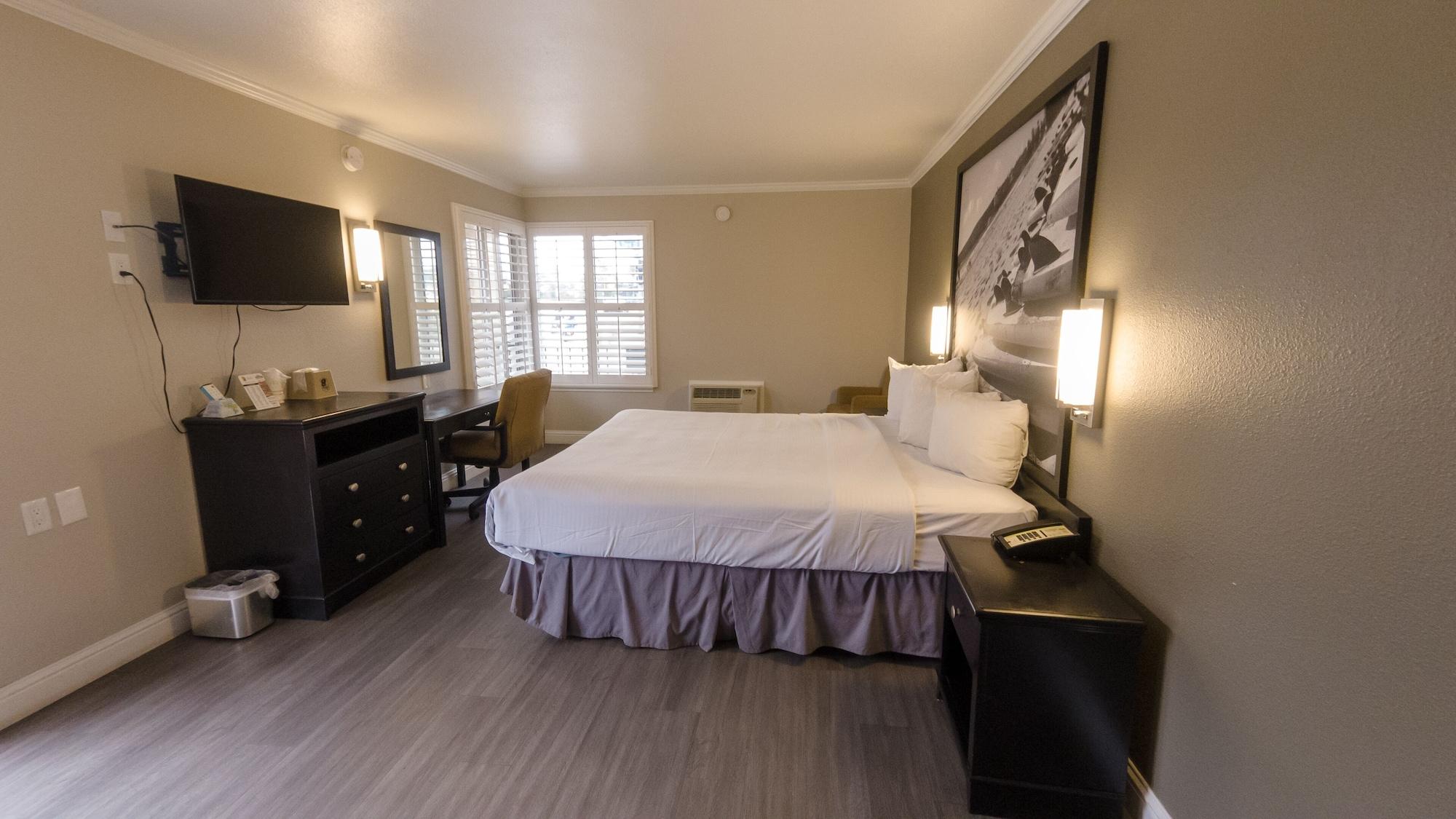Super 8 By Wyndham Santa Cruz Beach Boardwalk Bagian luar foto