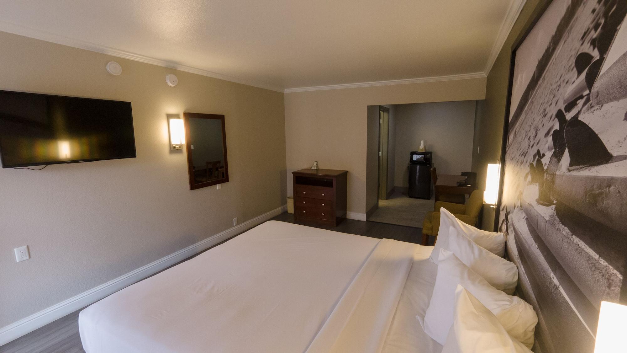 Super 8 By Wyndham Santa Cruz Beach Boardwalk Bagian luar foto