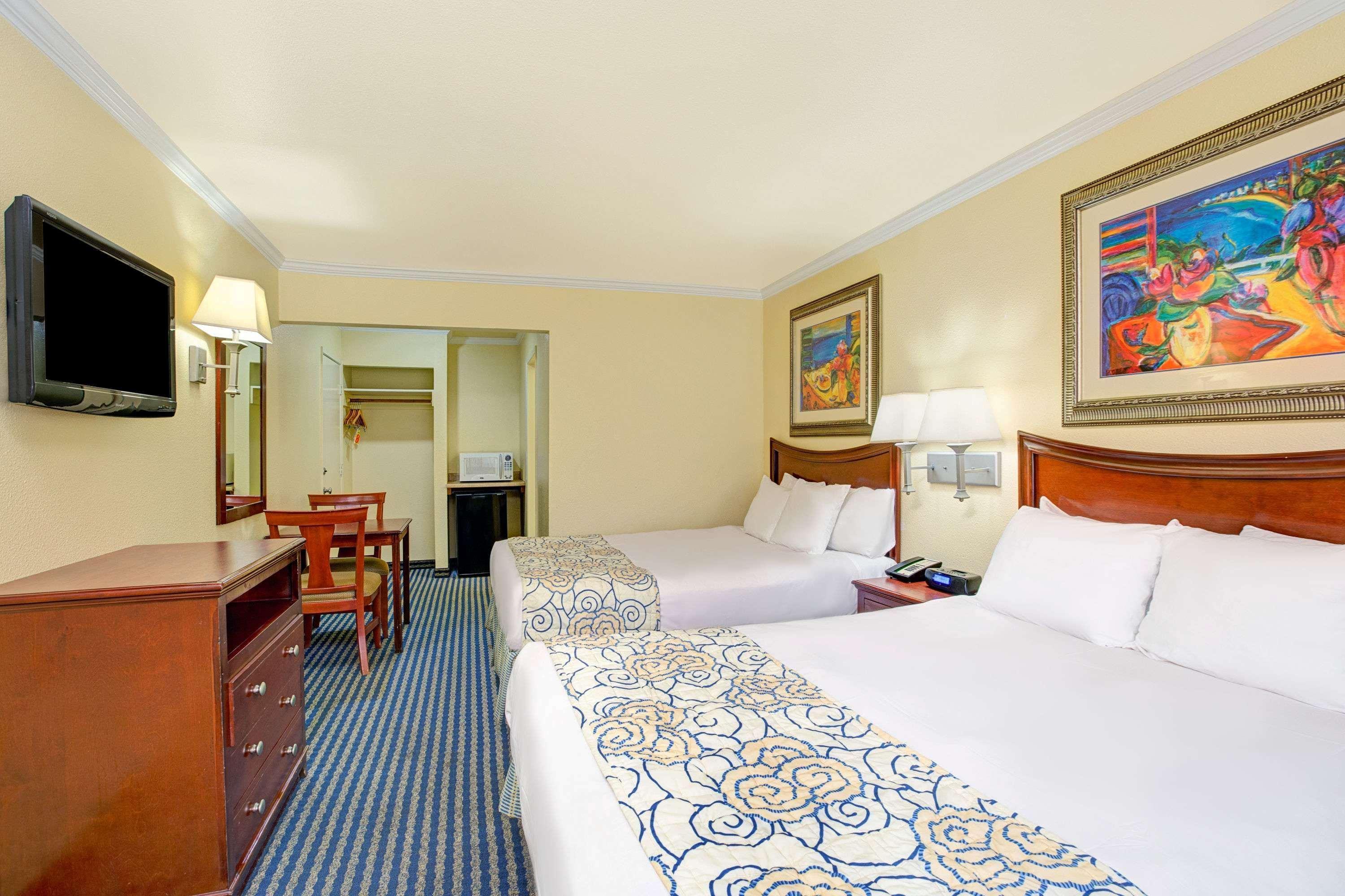 Super 8 By Wyndham Santa Cruz Beach Boardwalk Bagian luar foto