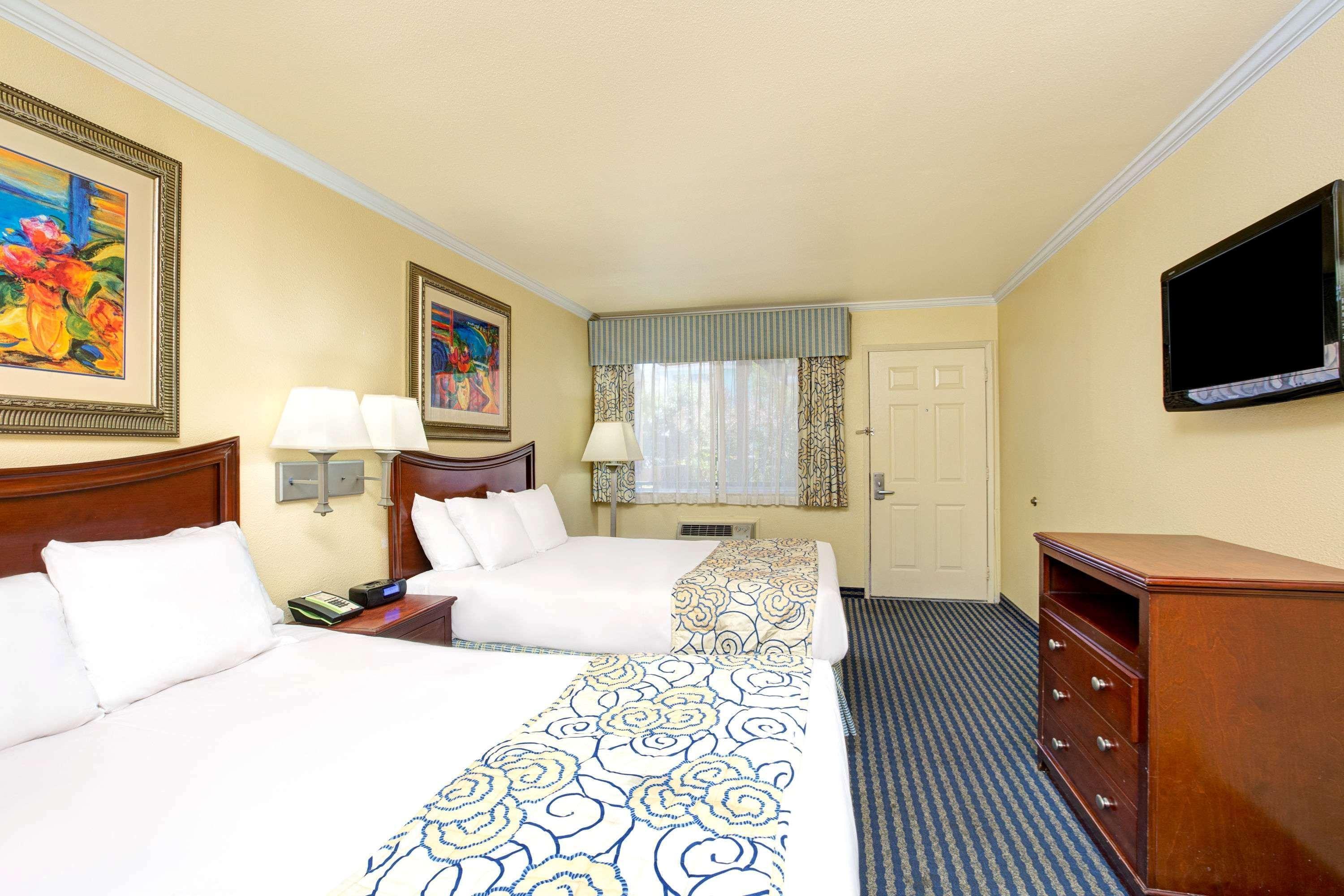 Super 8 By Wyndham Santa Cruz Beach Boardwalk Bagian luar foto
