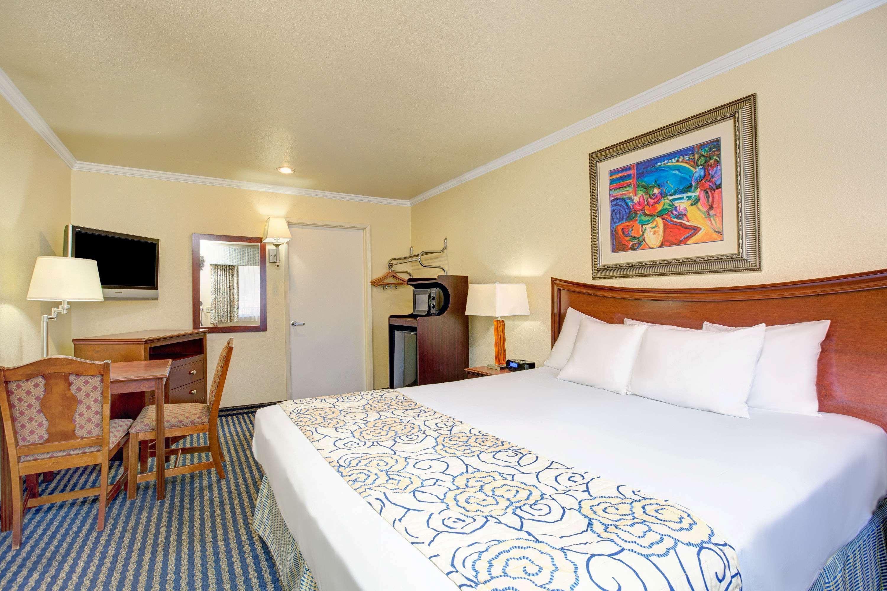Super 8 By Wyndham Santa Cruz Beach Boardwalk Bagian luar foto