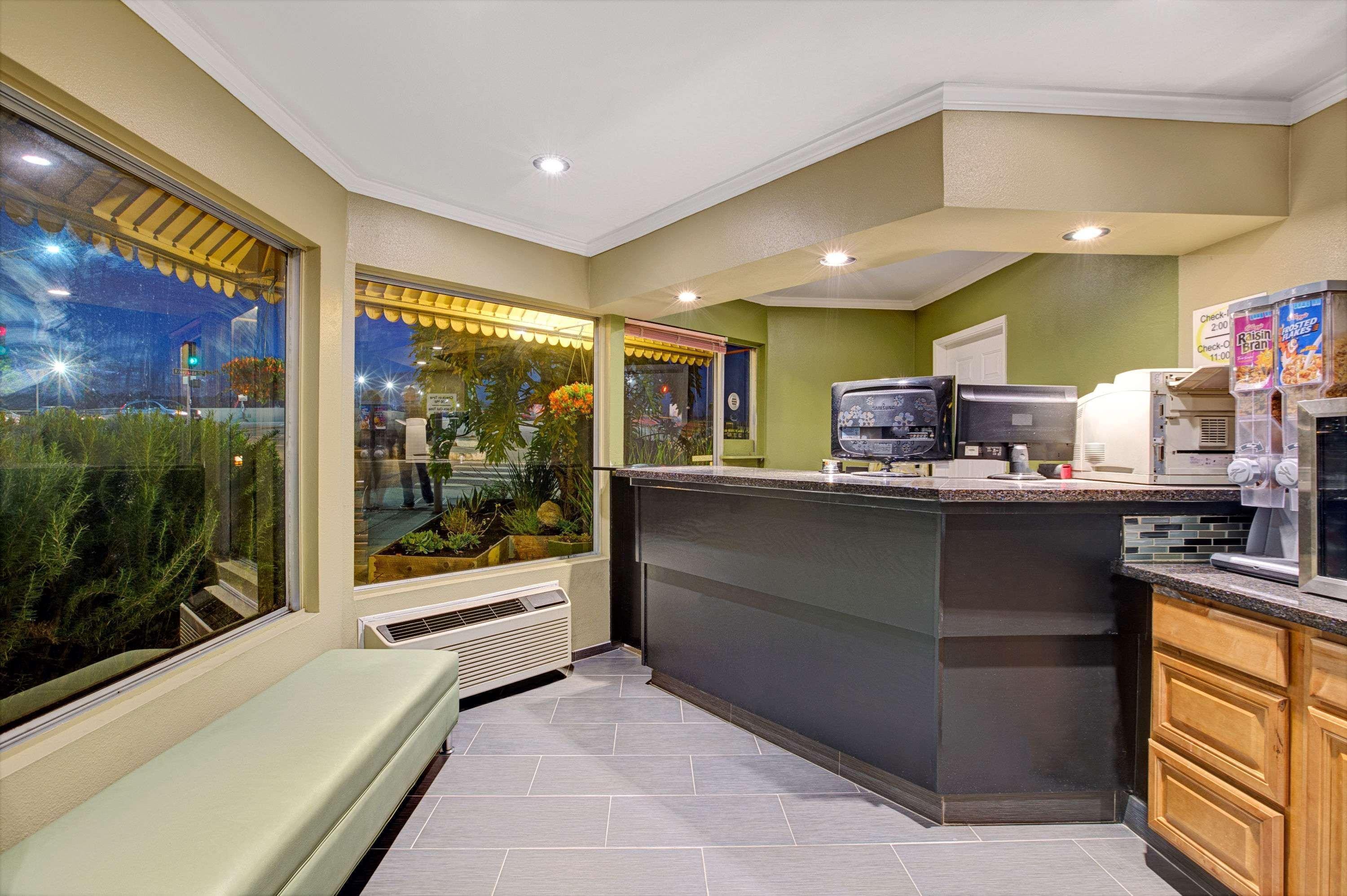 Super 8 By Wyndham Santa Cruz Beach Boardwalk Bagian luar foto