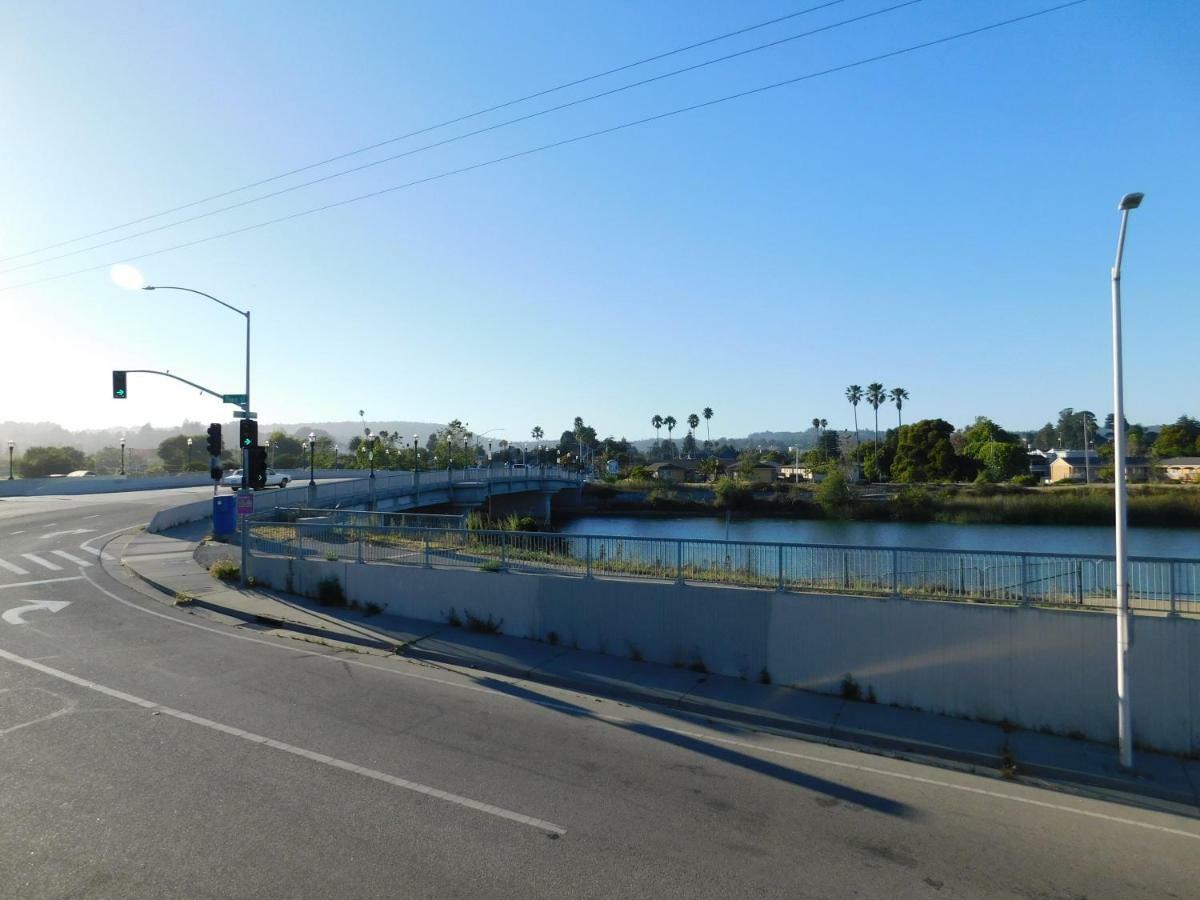 Super 8 By Wyndham Santa Cruz Beach Boardwalk Bagian luar foto