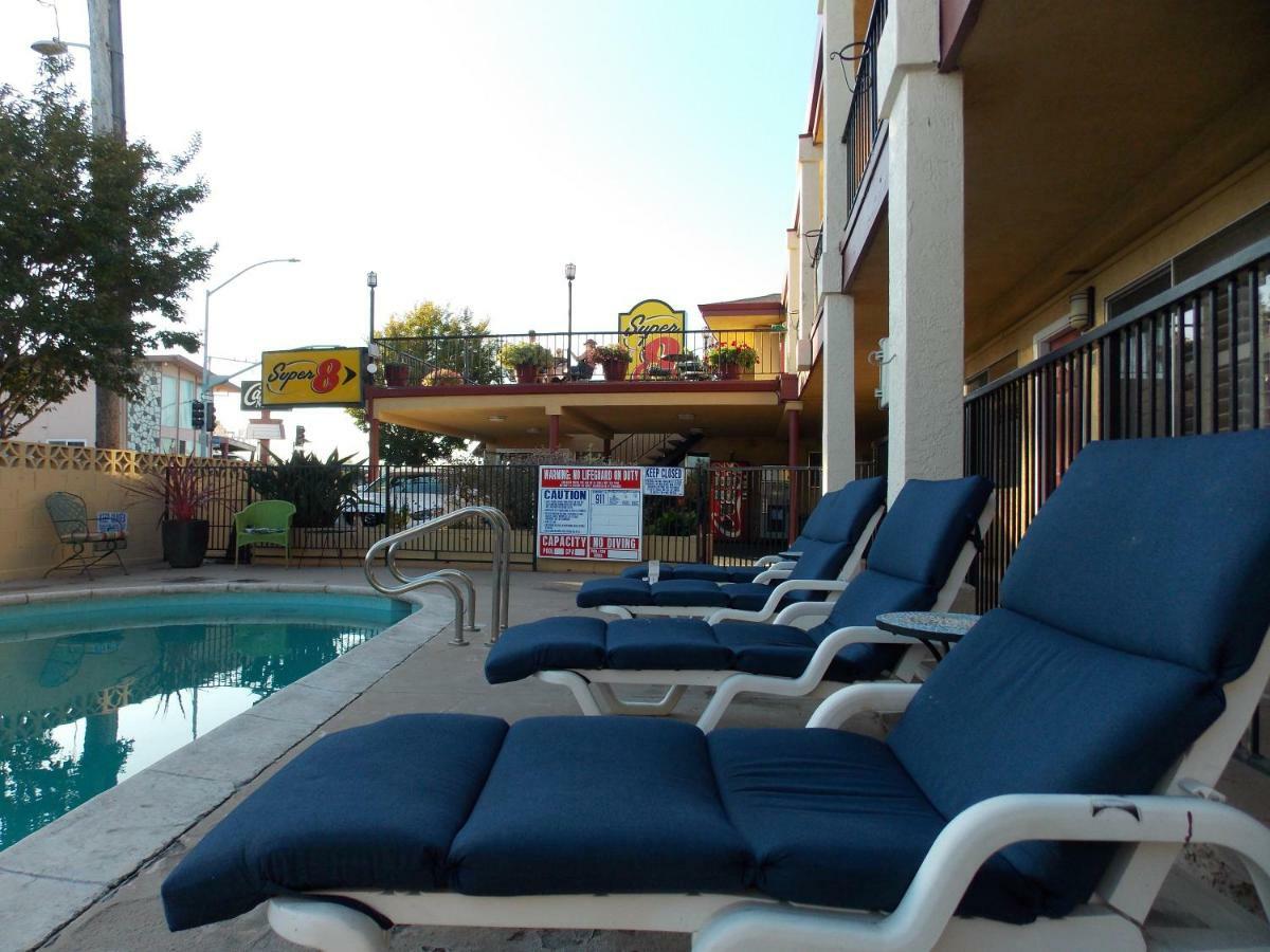Super 8 By Wyndham Santa Cruz Beach Boardwalk Bagian luar foto